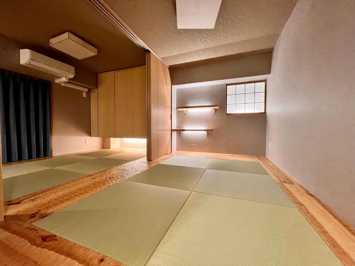 Apartment Asakusa Tatami Retreat: Convenient Metro Access Tokyo