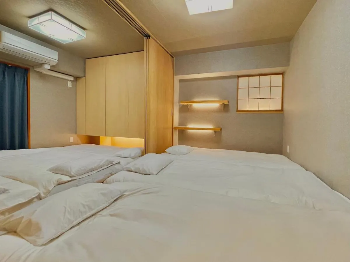 Asakusa Tatami Retreat: Convenient Metro Access Tokyo Apartment