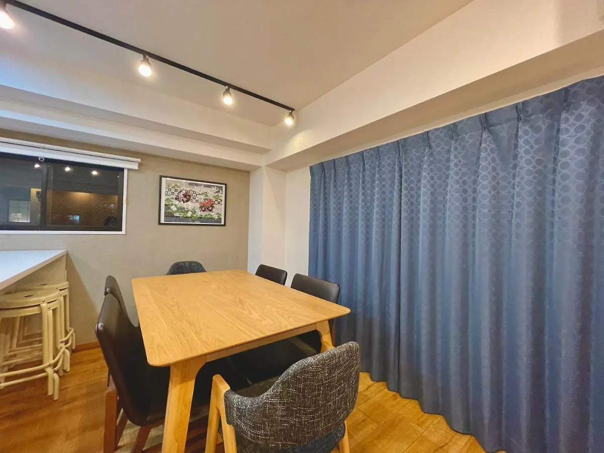 Asakusa Tatami Retreat: Convenient Metro Access Tokyo Apartment