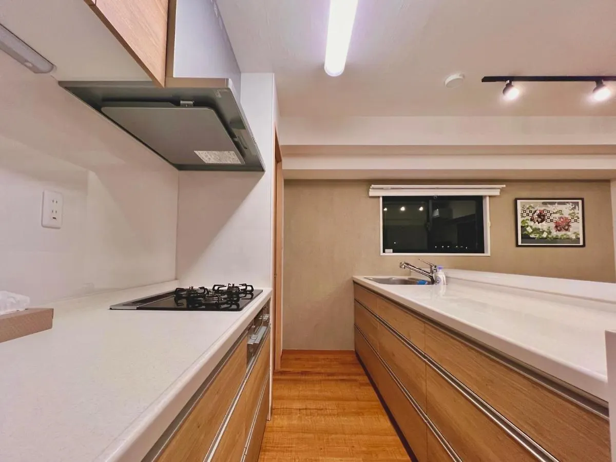 Asakusa Tatami Retreat: Convenient Metro Access Tokyo Apartment